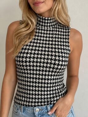 Livi By Olivia Rae Black & White Houndstooth Knit Tank
